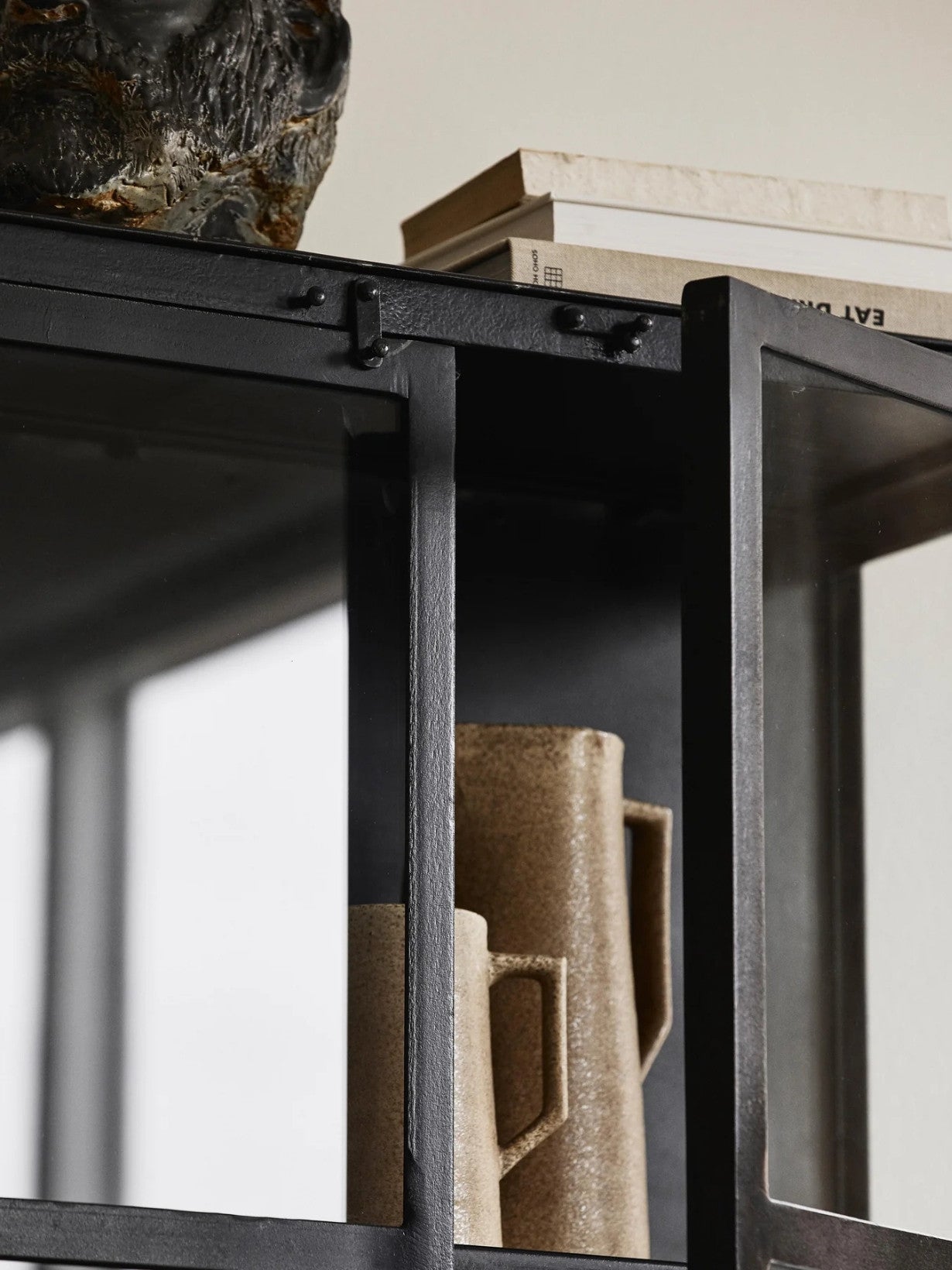 Armoire noire en fer 2 Portes, Phoenix