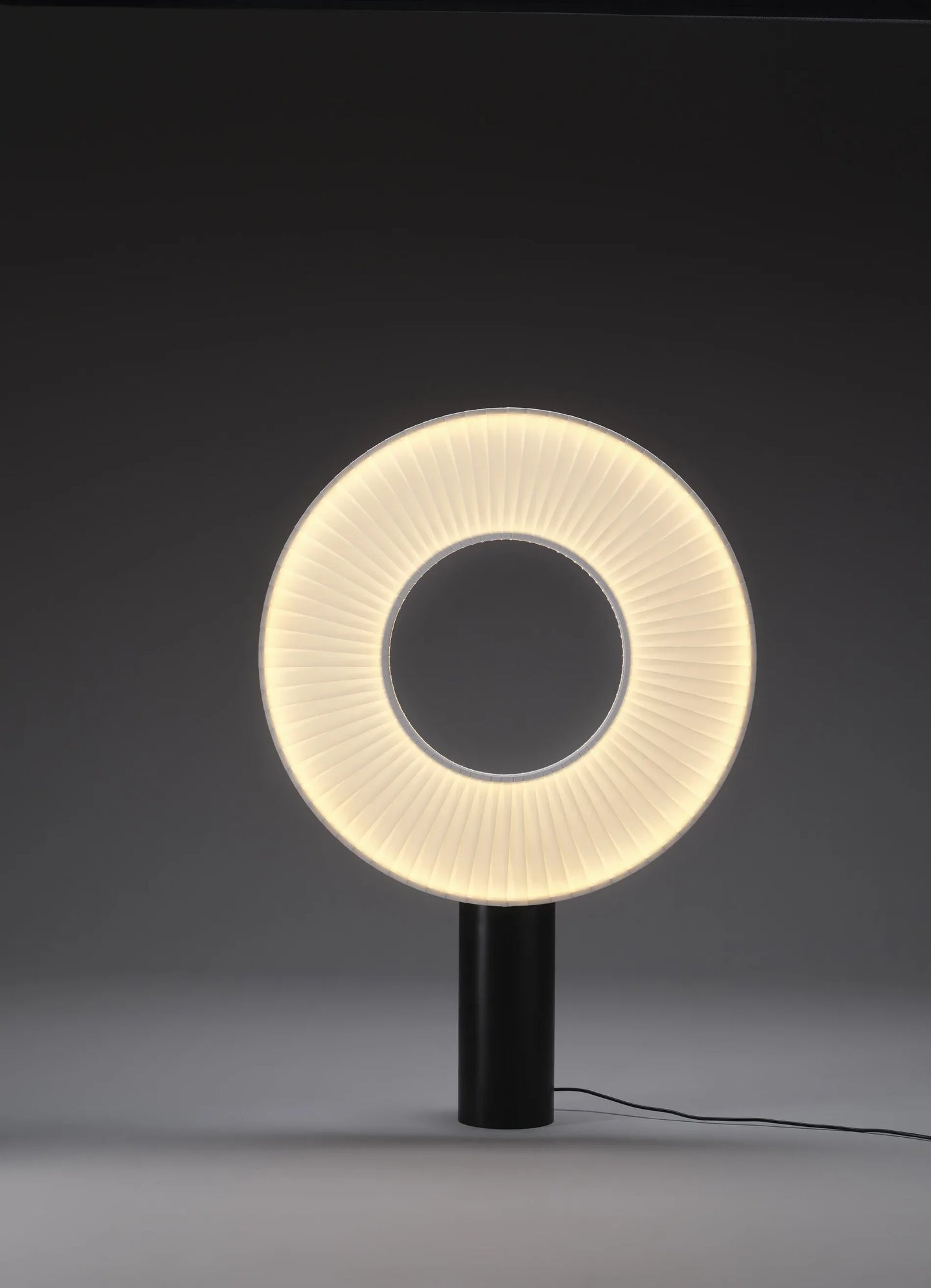 Iris Table 50