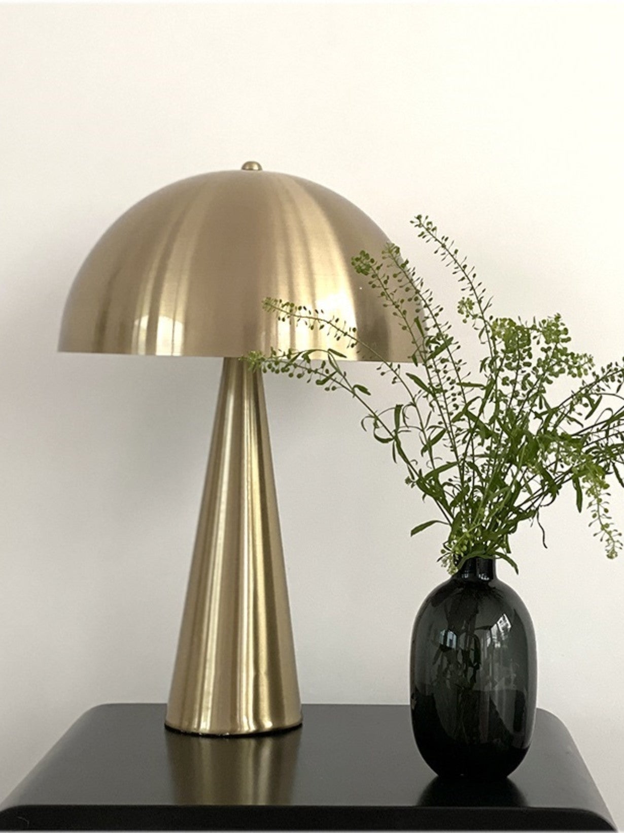 Lampe en métal doré satiné, Paul