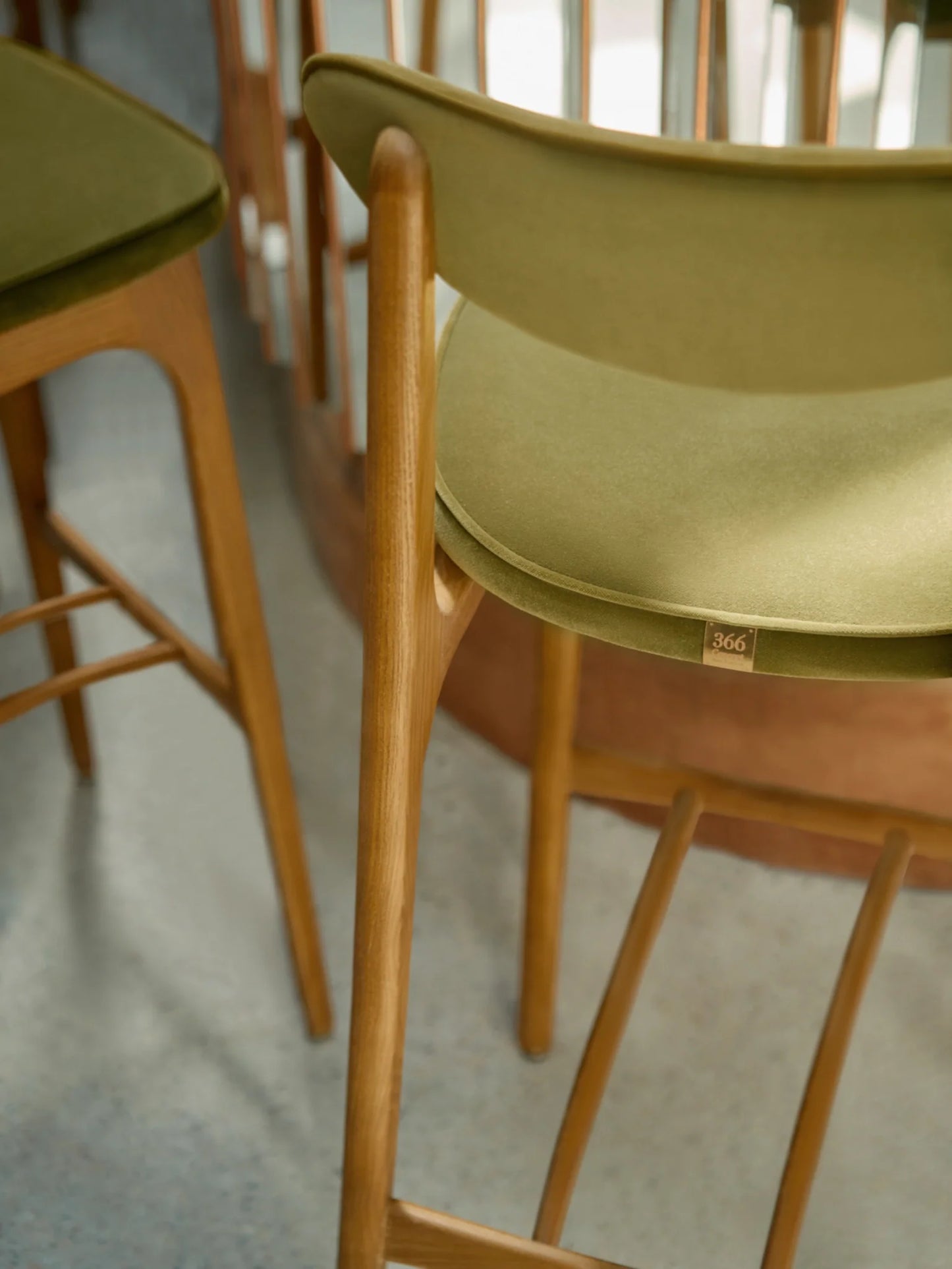 200-190 Bar Stool M/75 in Shine Velvet Mustard