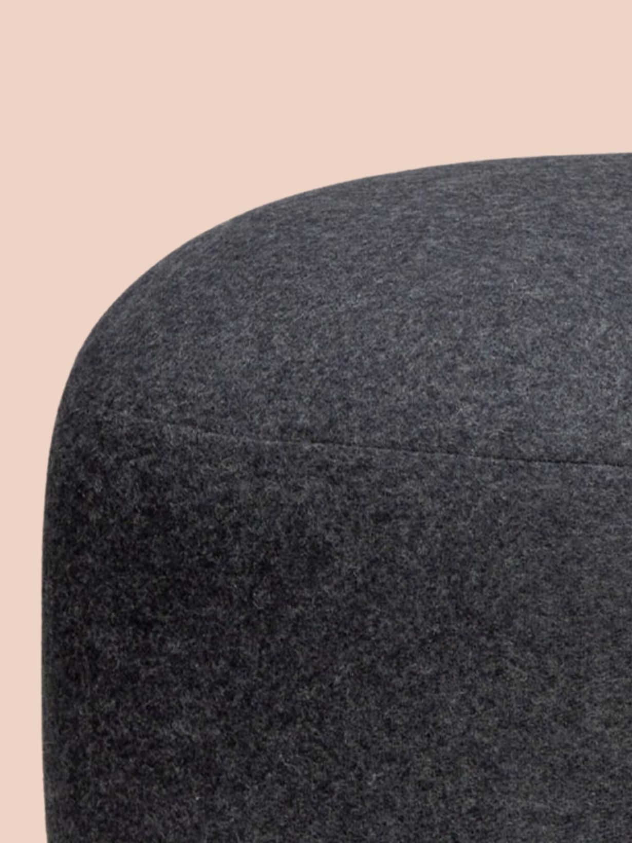 Pouf en laine avec une lanière en cuir Ø70 cm, Mochi