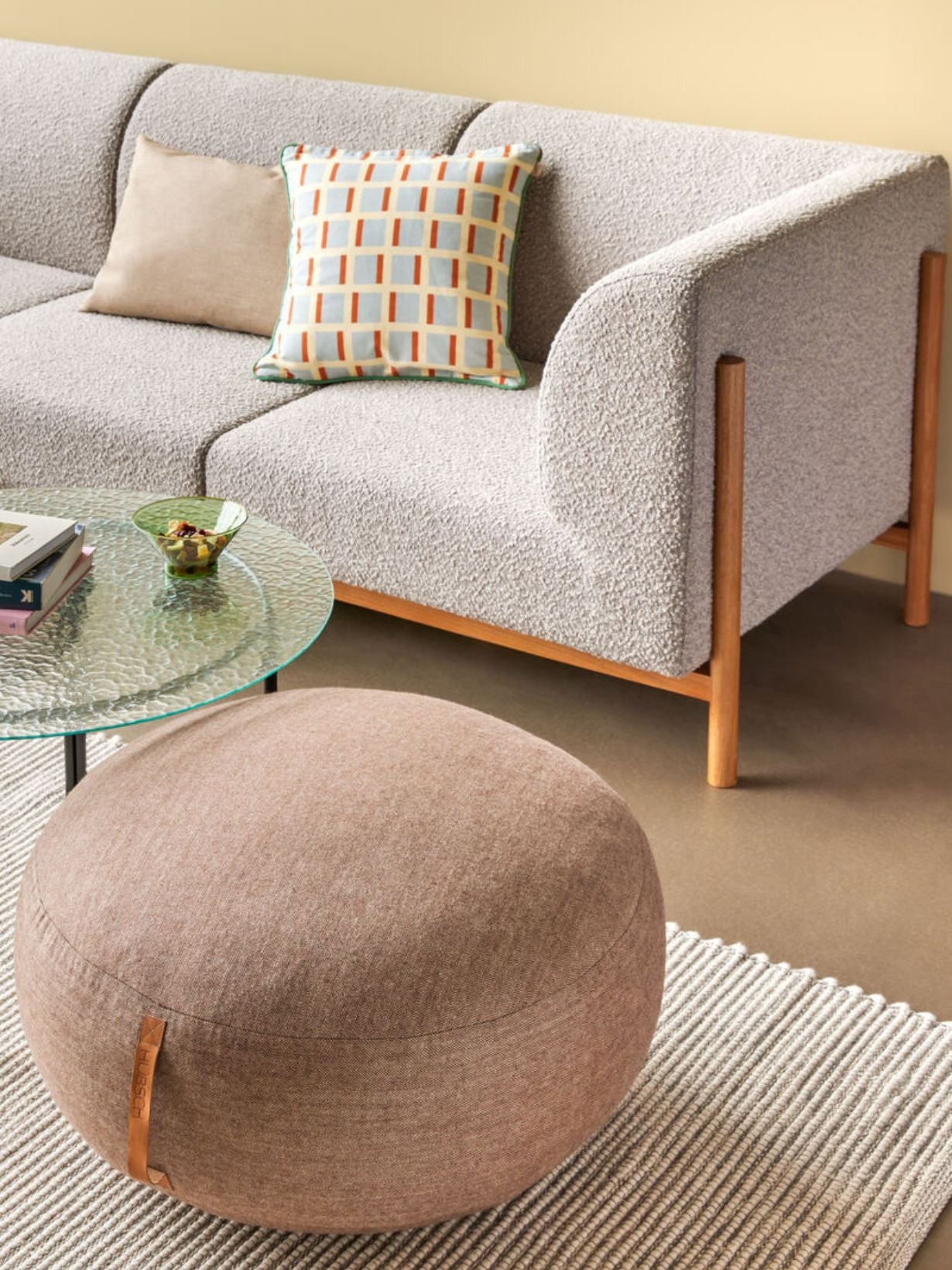 Pouf en laine avec une lanière en cuir Ø70 cm, Mochi