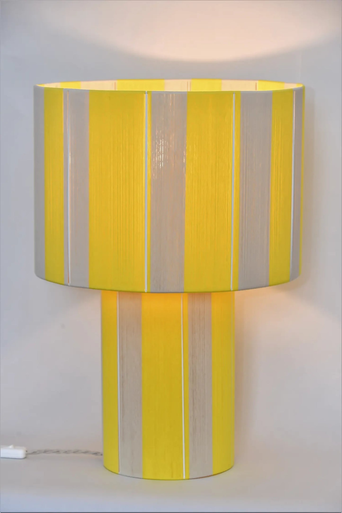 Lampe à poser "L'Elégante" -édition "Riviera acidulée" jaune