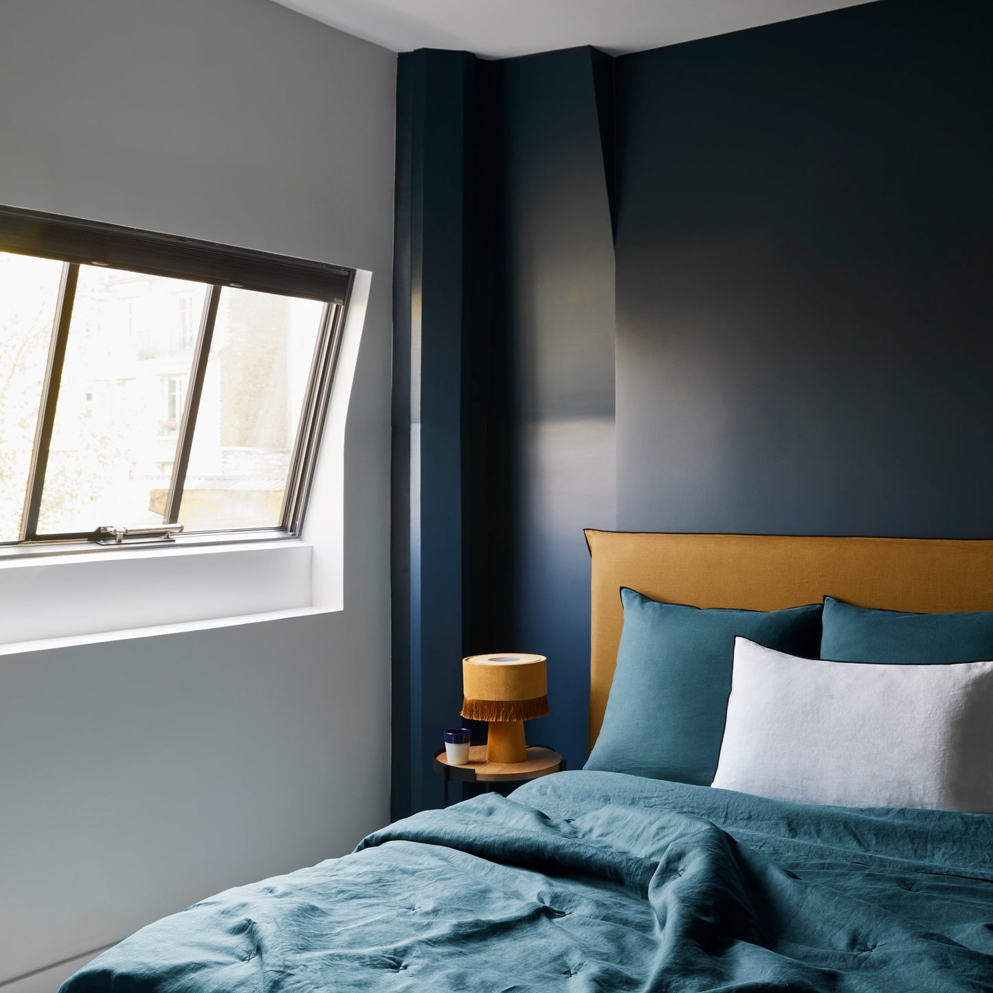 Couvre-lit matelassé CARLINA pétrole et bourdon noir