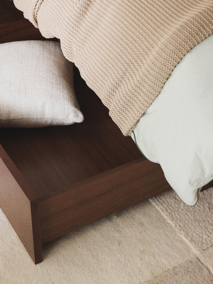 Lit en bois avec rangement et tête de lit Sato