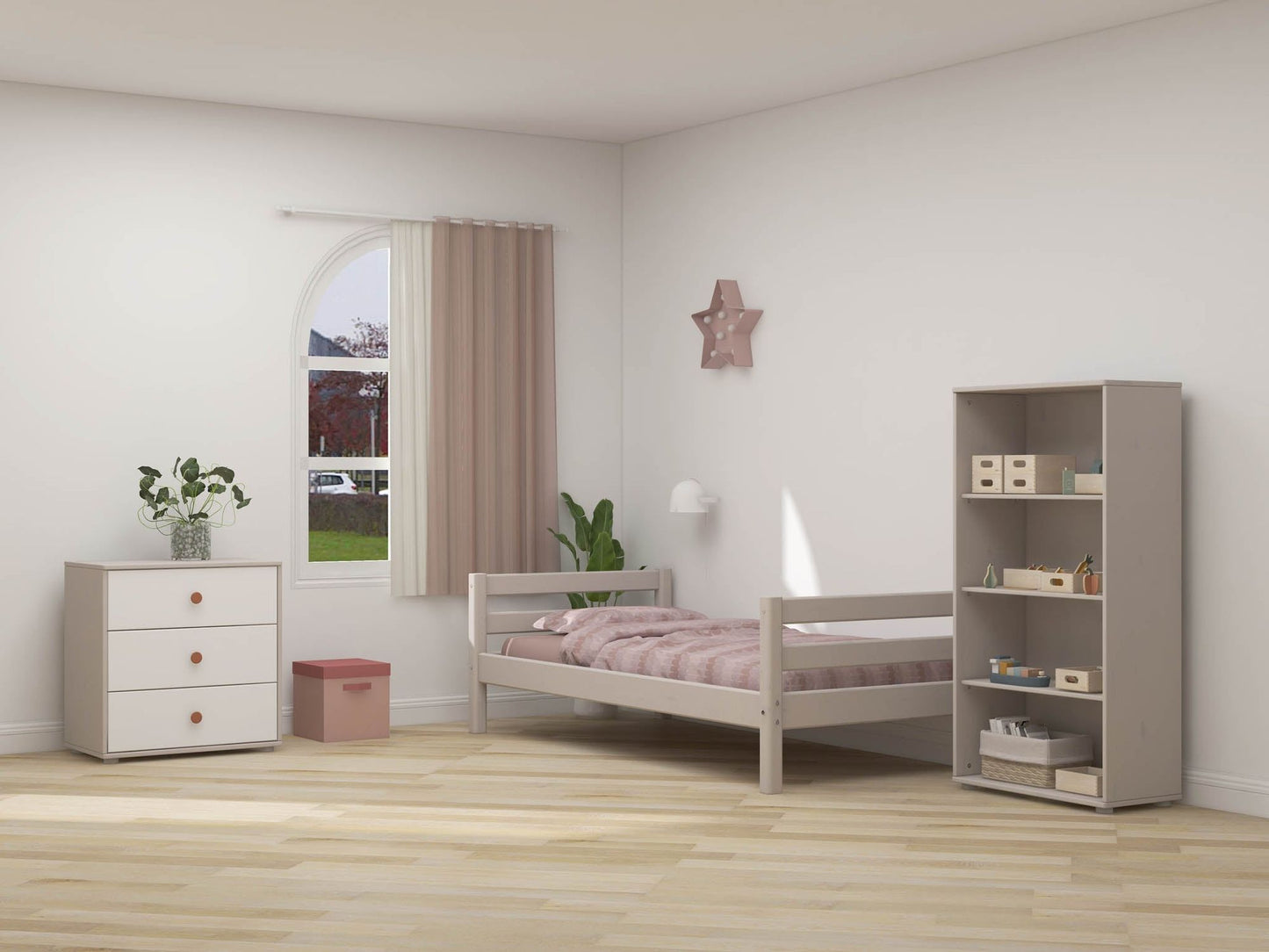 Commode, trois tiroirs avec pieds, collection Classique