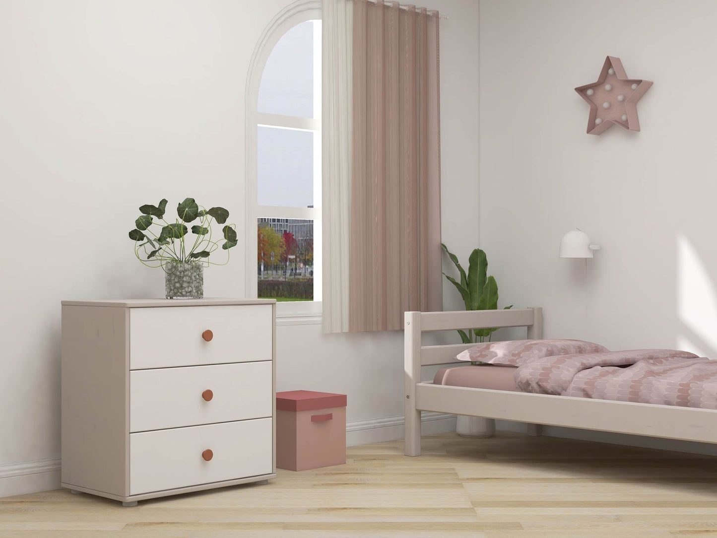Commode, trois tiroirs avec pieds, collection Classique