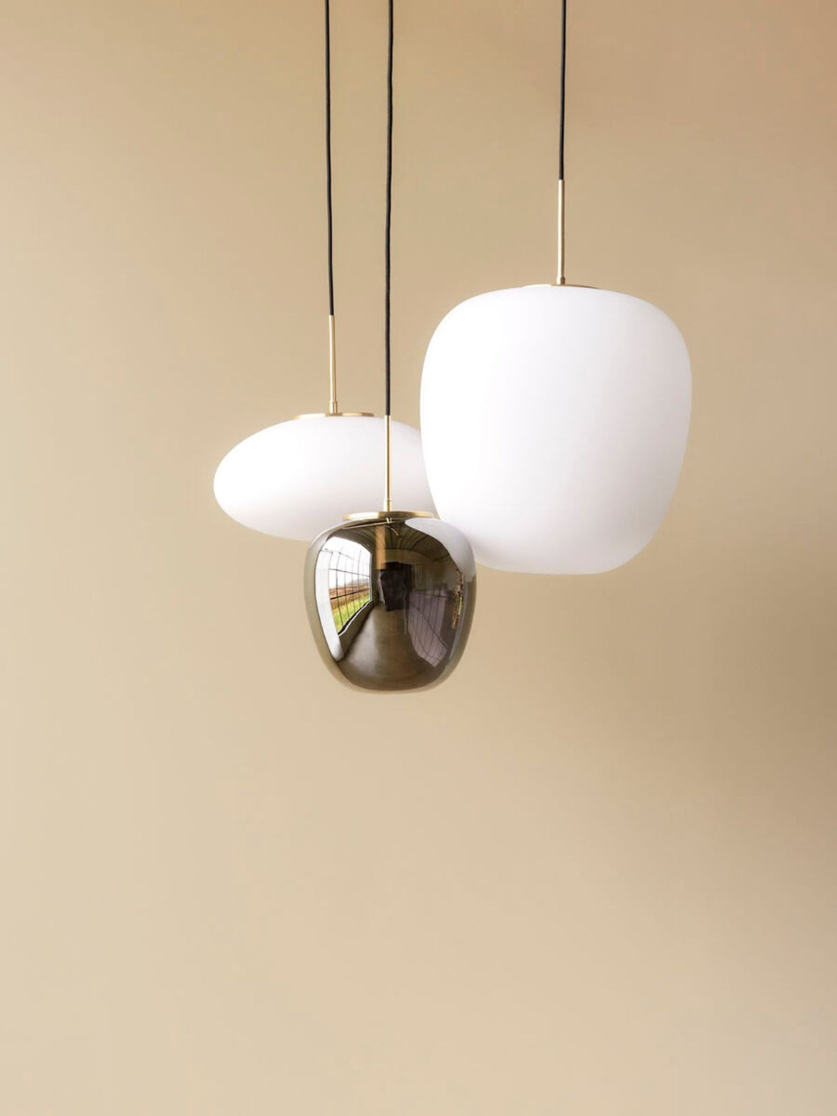 Suspension en verre opalin, Muse