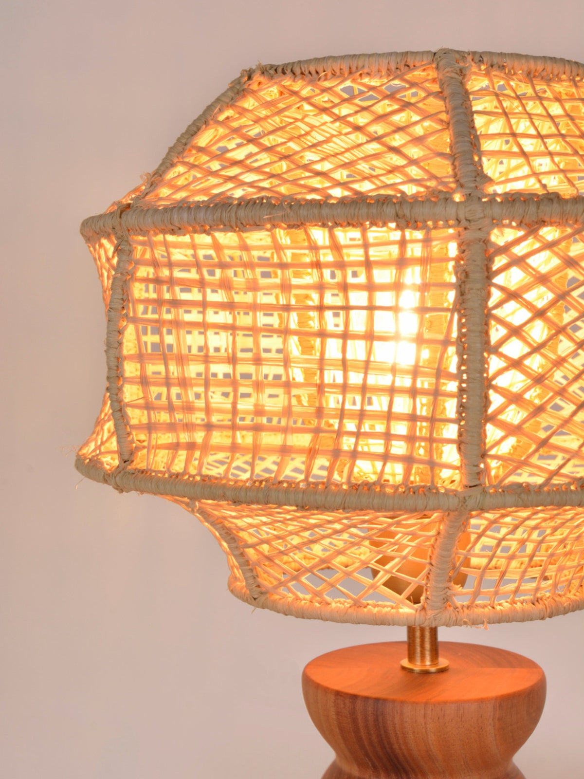 Lampe en bois et raphia naturel, Odyssée M