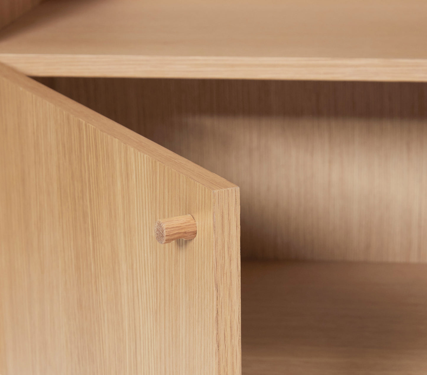 Etagère en placage de chêne naturel