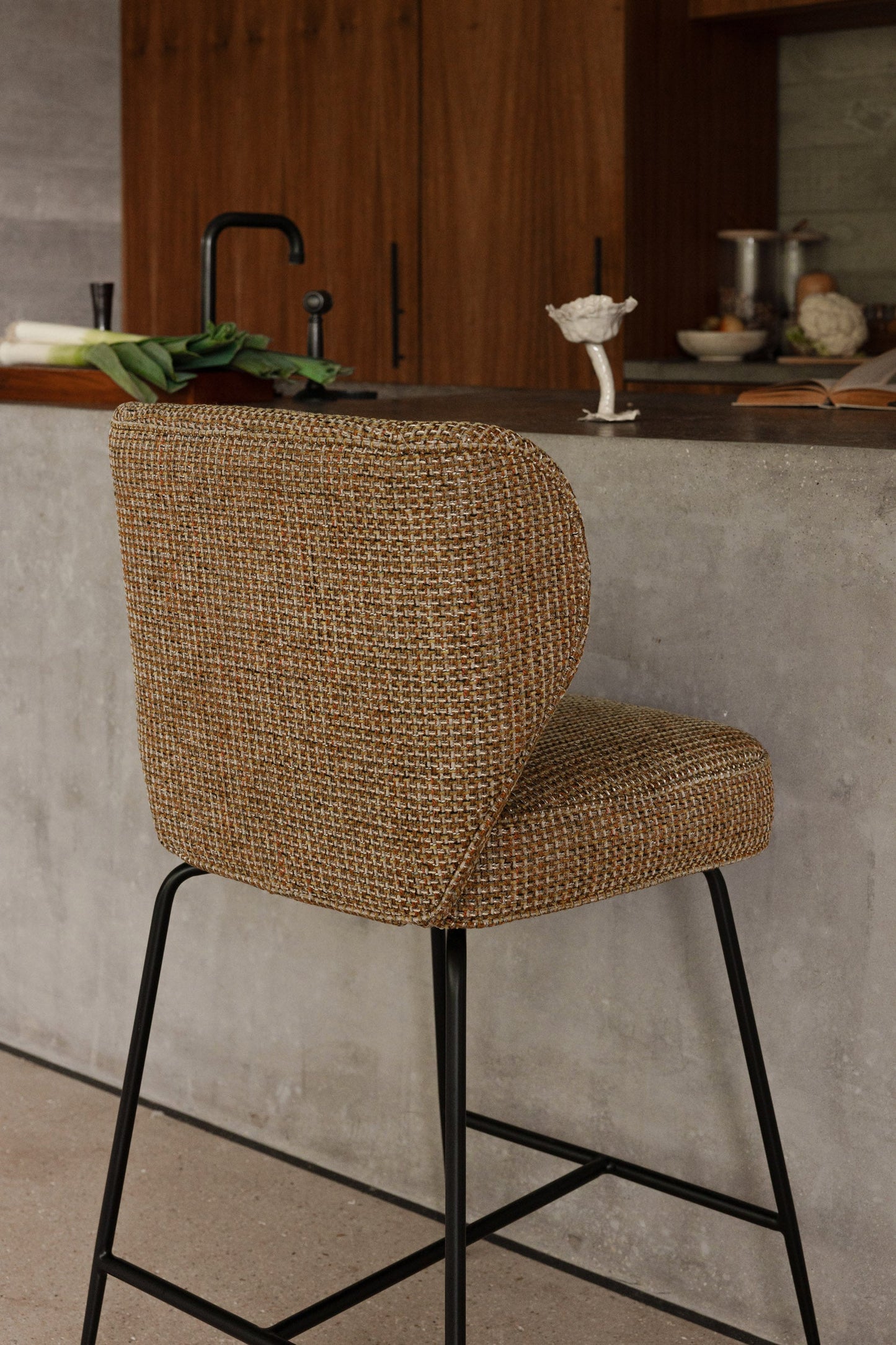 Tabouret de bar - Velours vert cèdre & métal noir - NV GALLERY - WAYNE