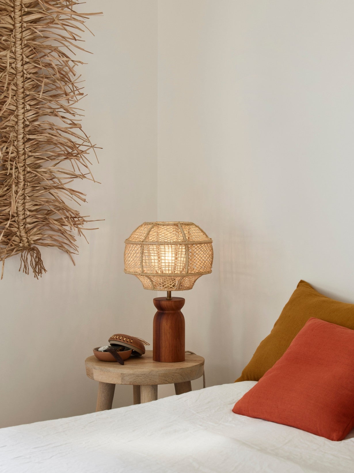 Lampe en bois et raphia naturel, Odyssée M