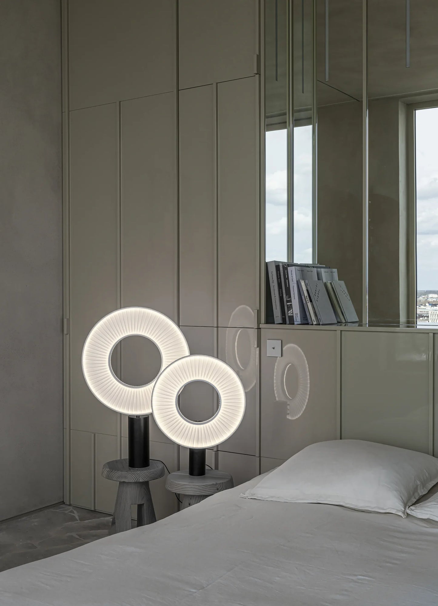 Iris Table 50