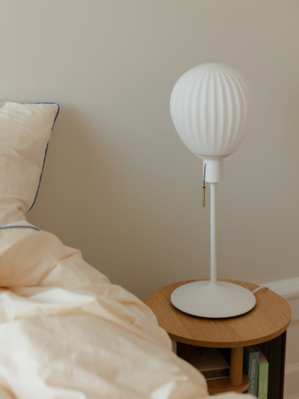Lampe en acier brossé, Around the world