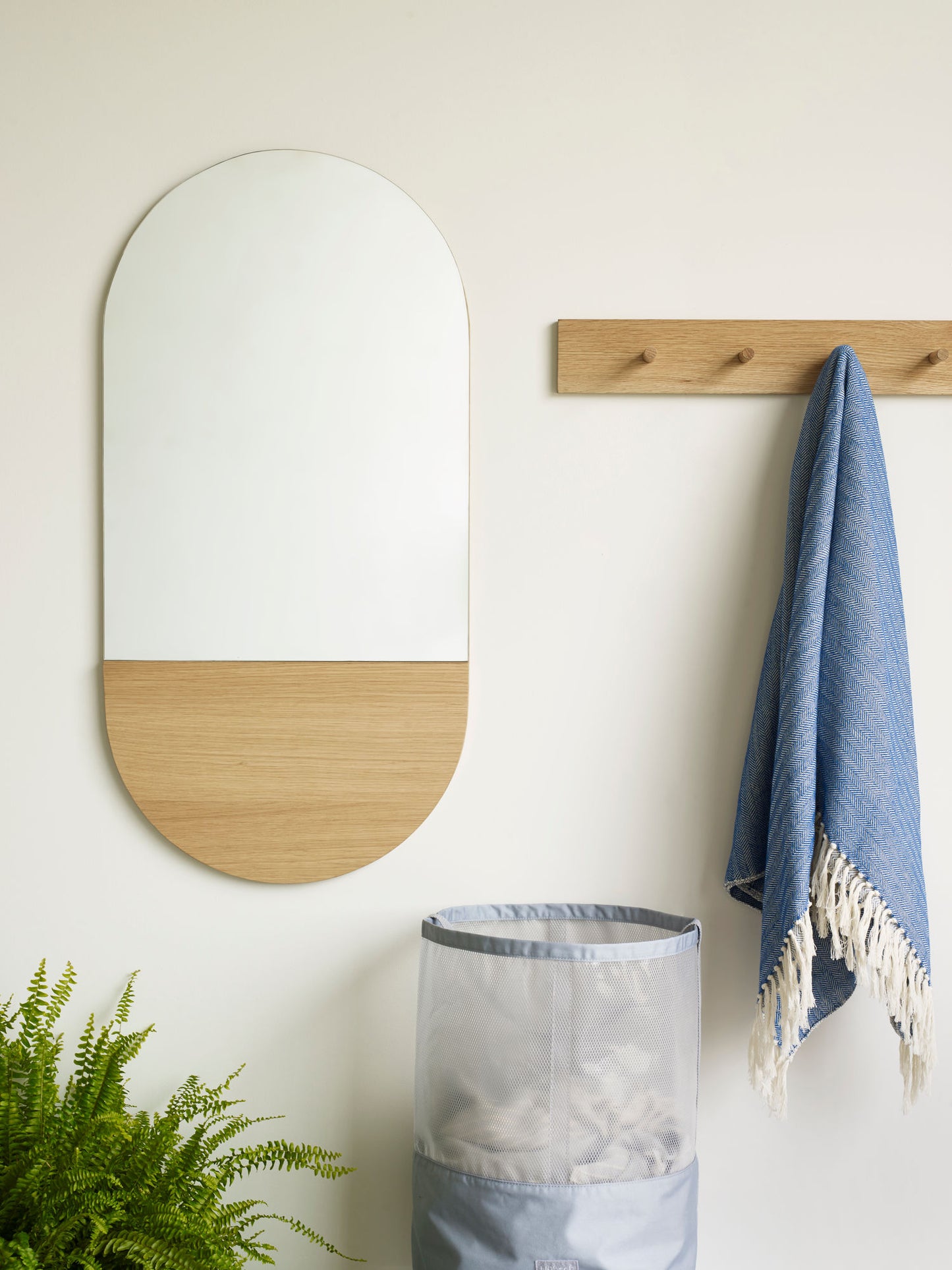 Miroir mural ovale avec dessous en bois naturel, Crescent