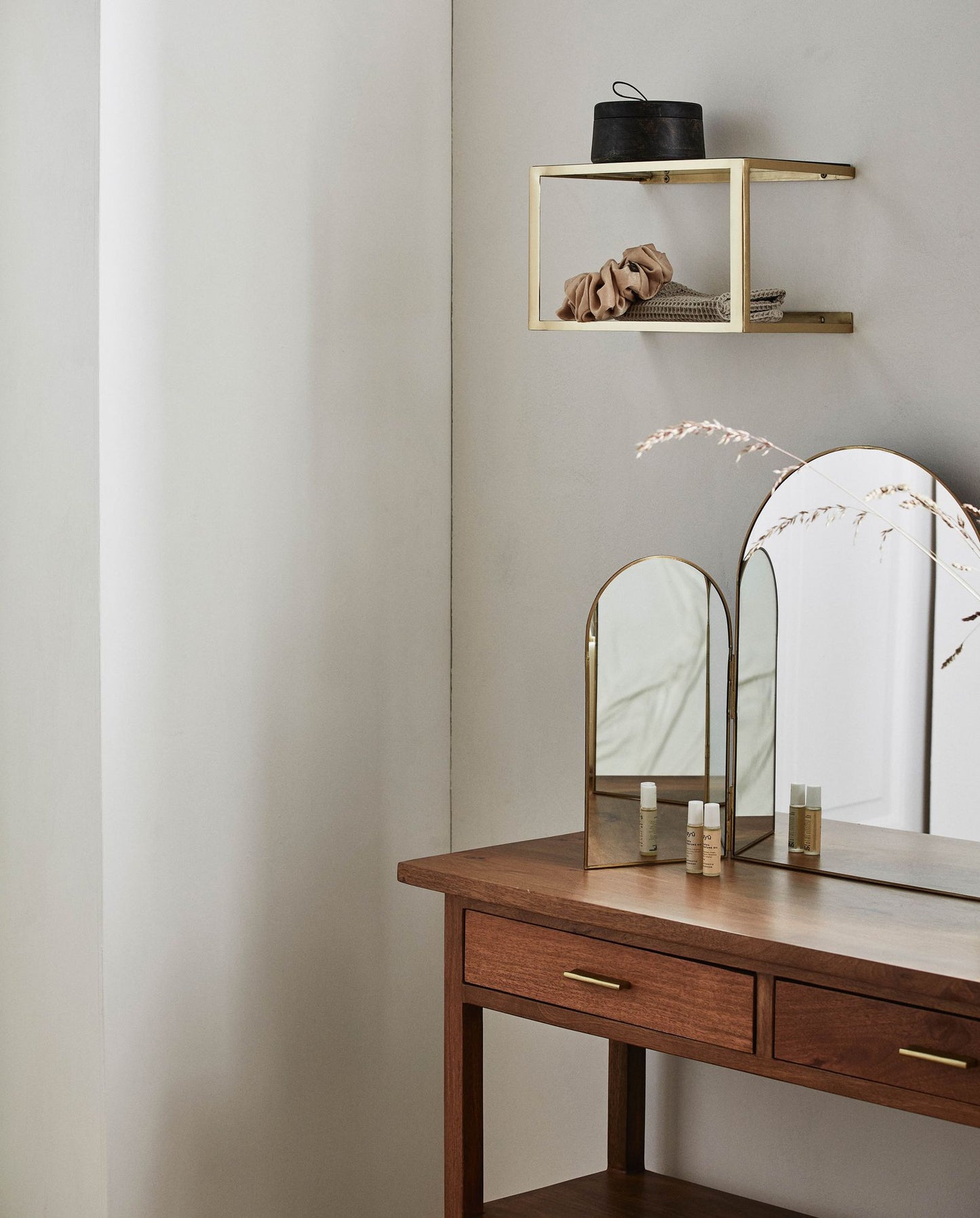 Nordal A/S NERA shelf w/glass, golden finish