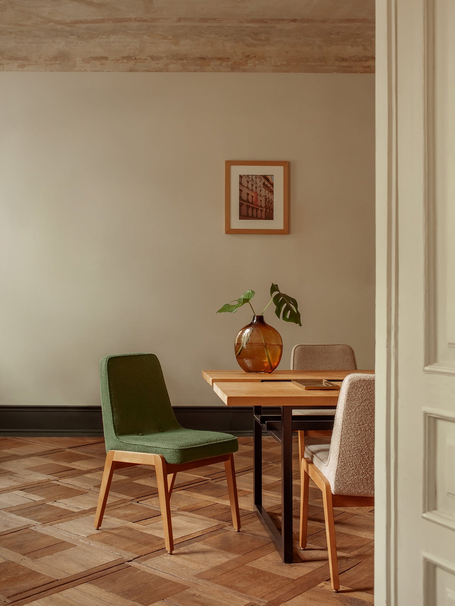 200-125 VAR Chair in Boucle Bottle Green
