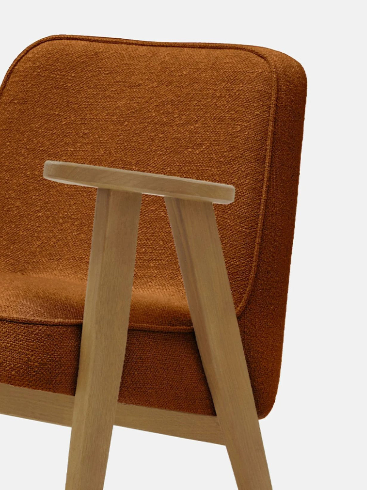 Fauteuil en chêne massif et tissu bouclette, Série 366