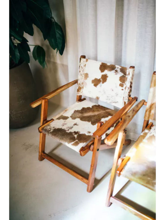 Chaise en peau de vache et bois d'acacia, Benissa