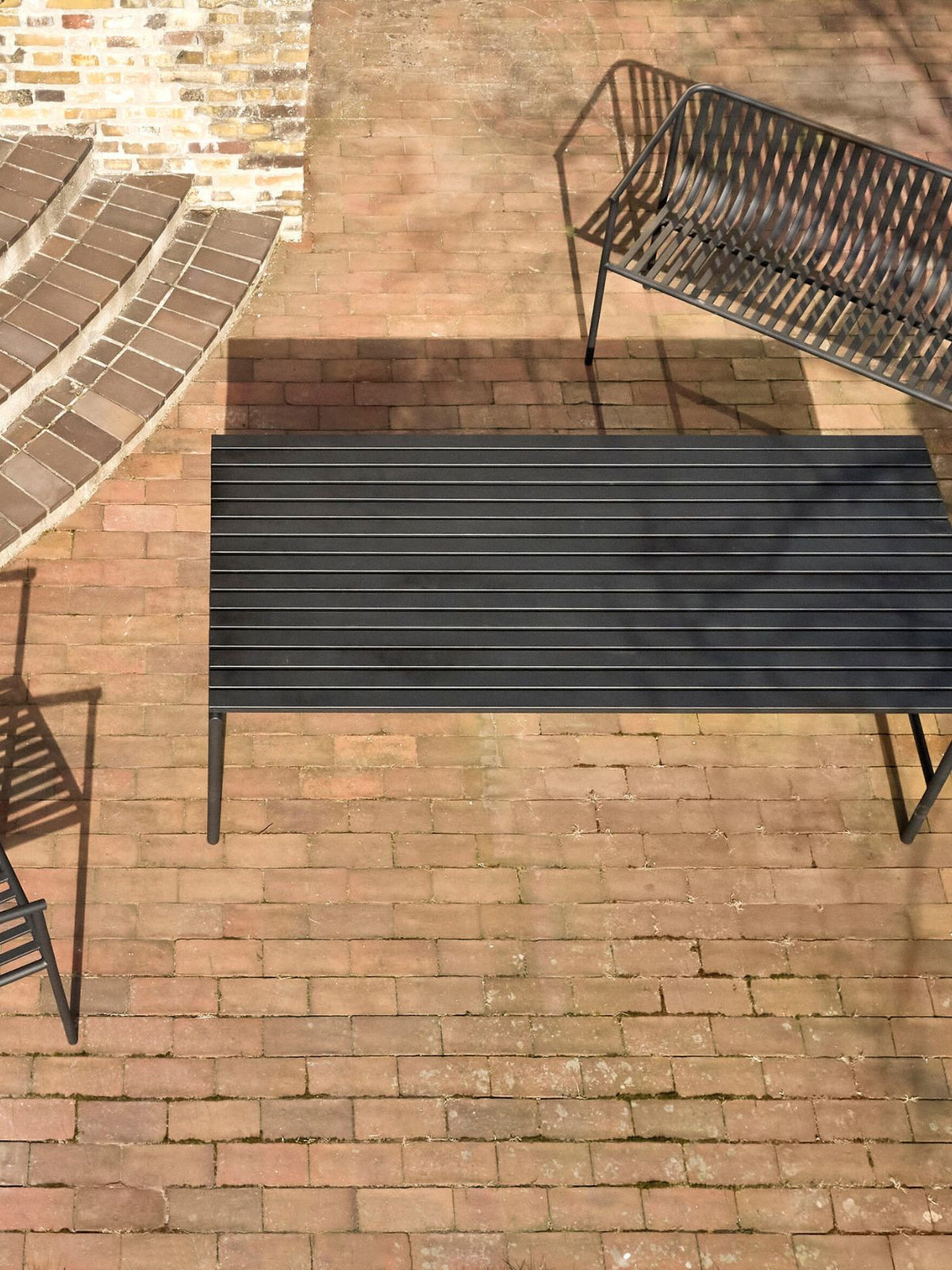 Table large en métal noir, Villa