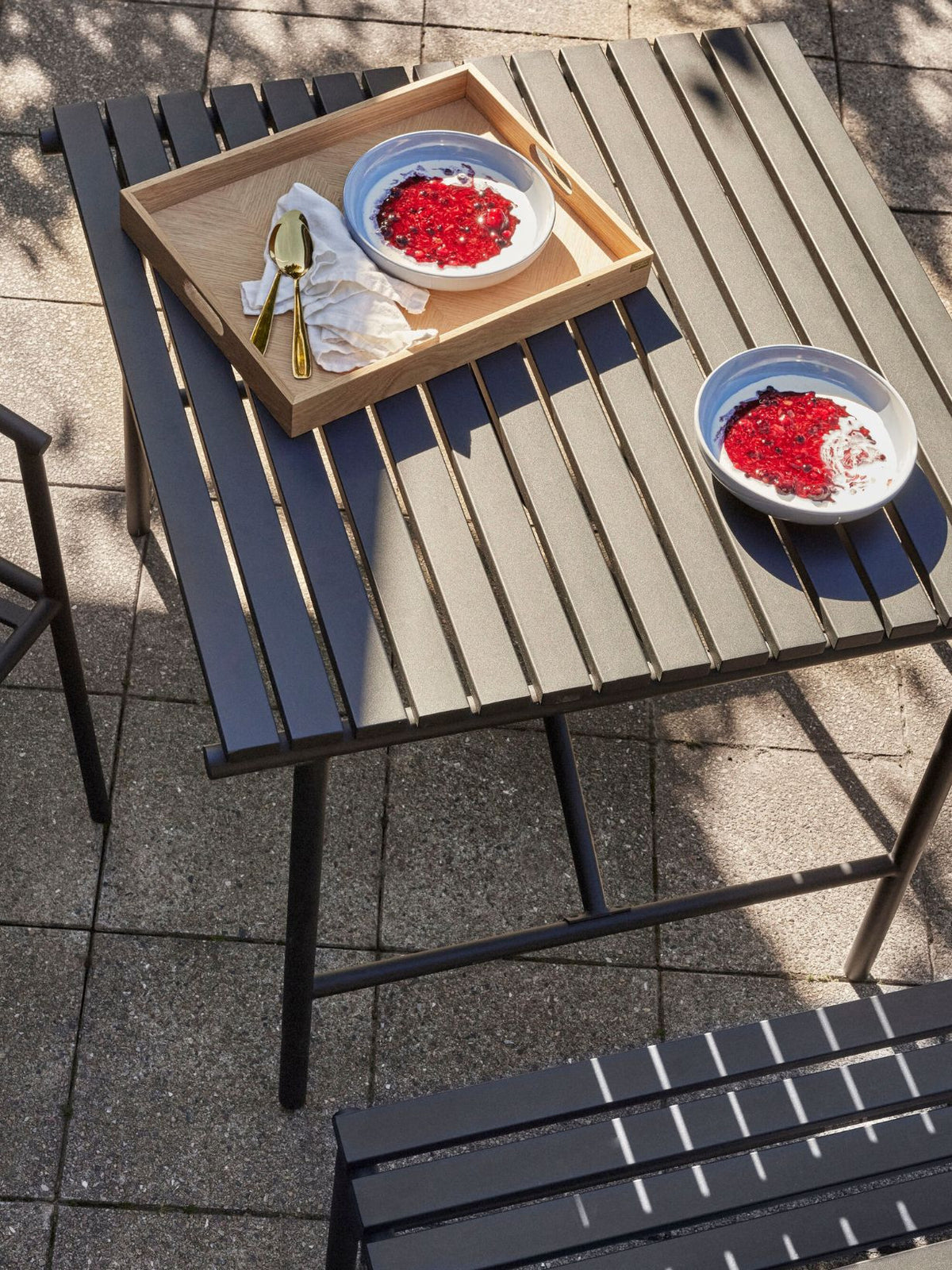 Table large en métal noir, Villa