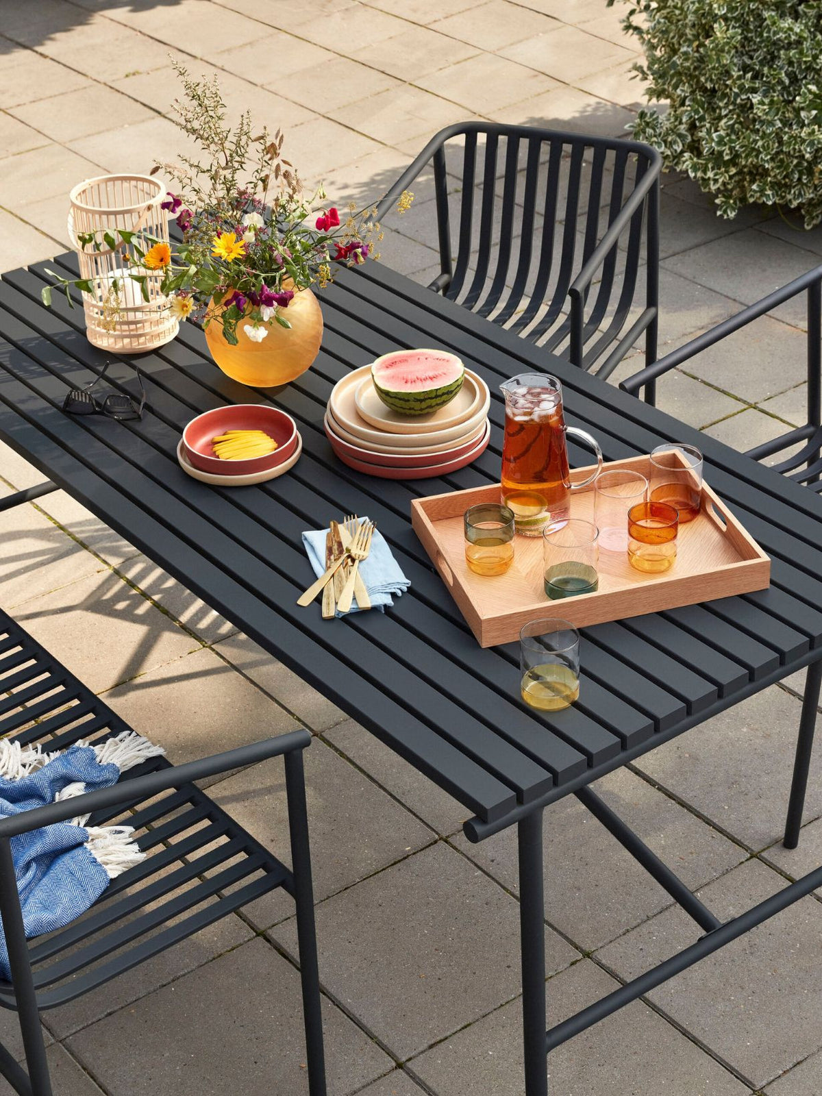 Table large en métal noir, Villa