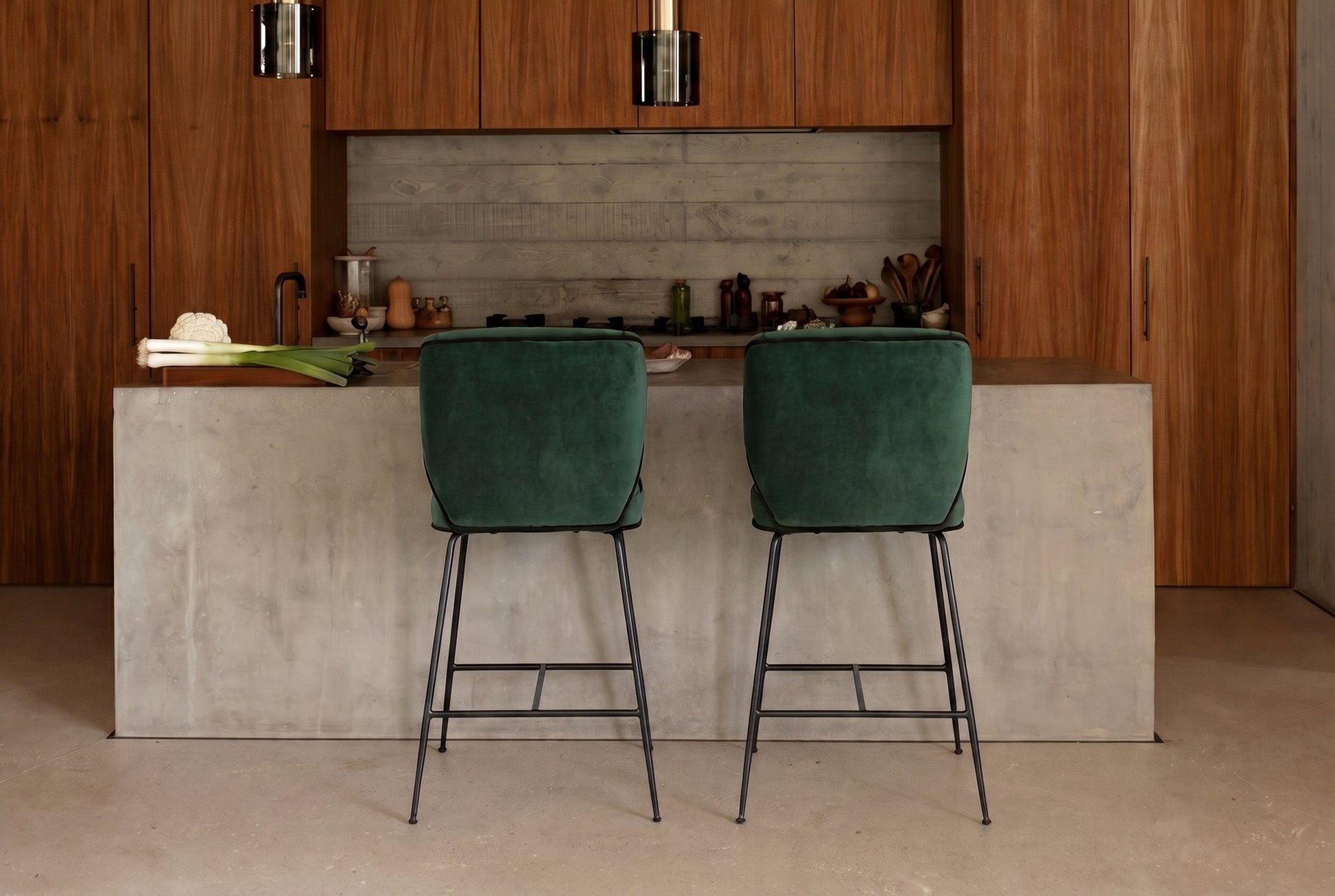 Tabouret de bar - Velours vert cèdre & métal noir - NV GALLERY - WAYNE