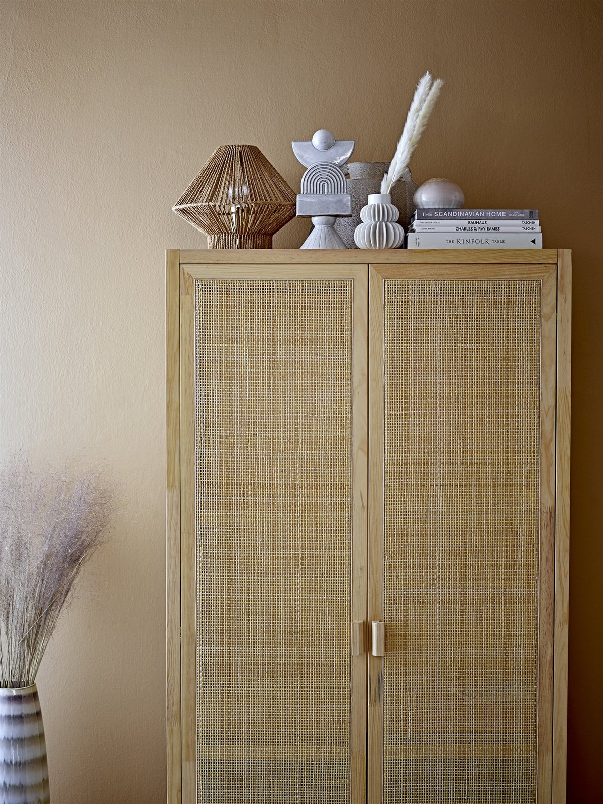 Armoire en pin et rotin naturel, Mariana