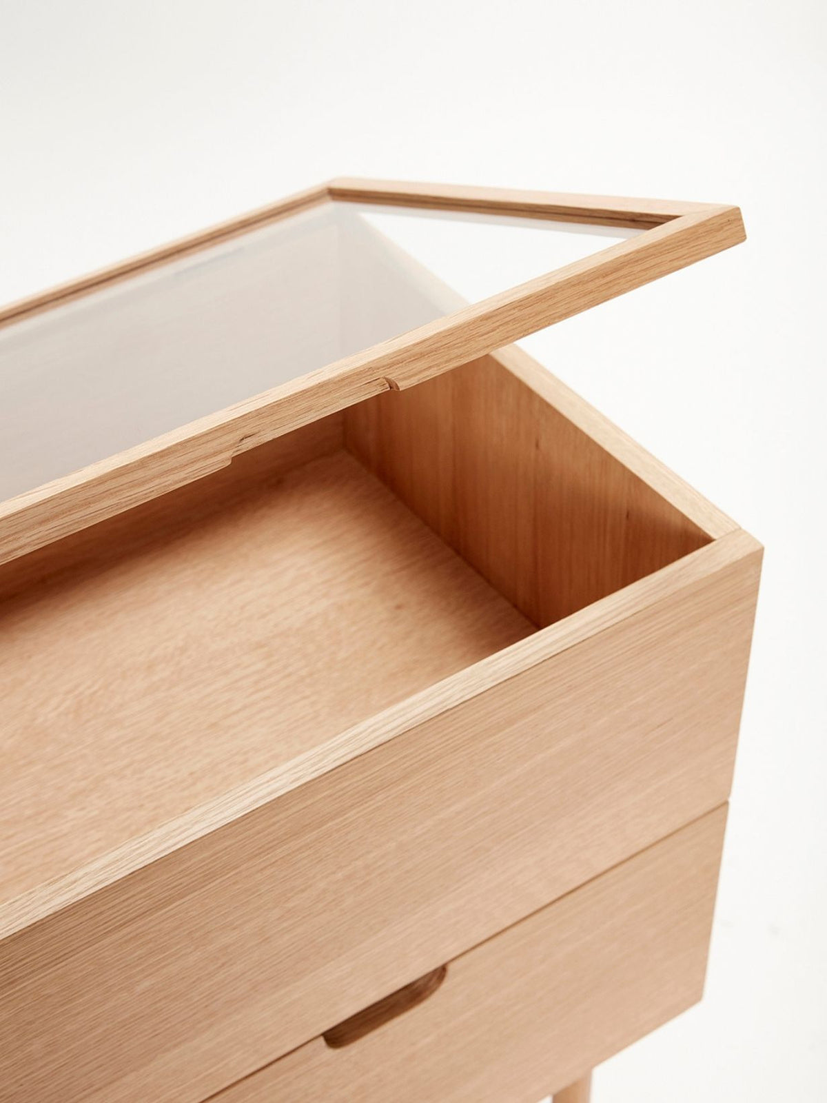 Commode en chêne avec compartiments, Sofia