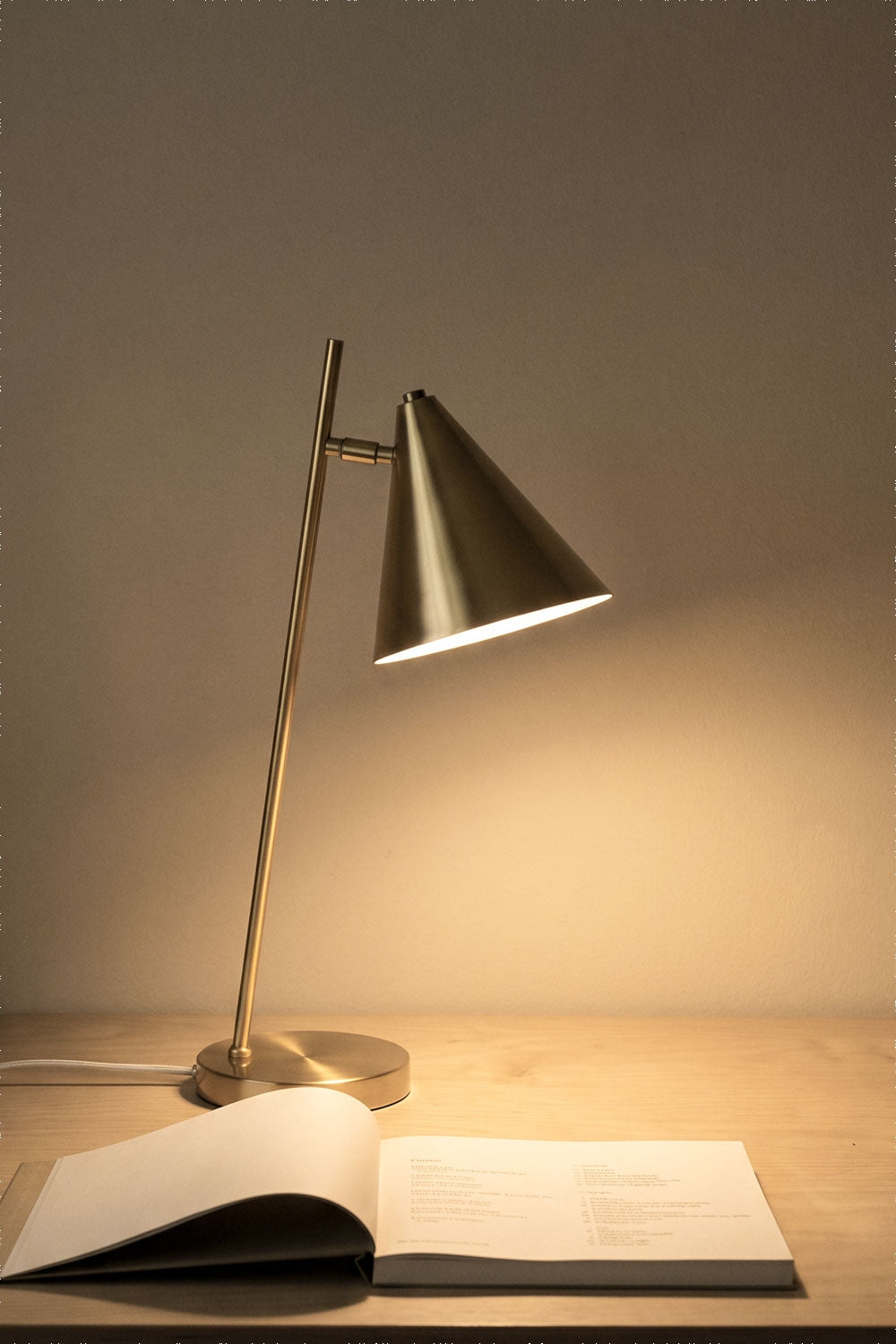 Lampe de table en métal Divone
