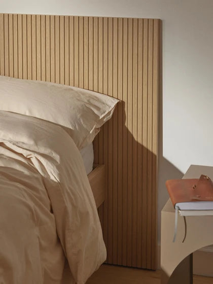 Lit en bois avec rangement et tête de lit Sato