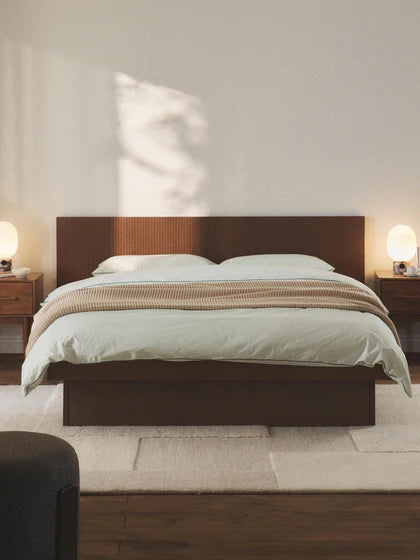 Lit en bois avec rangement et tête de lit Sato