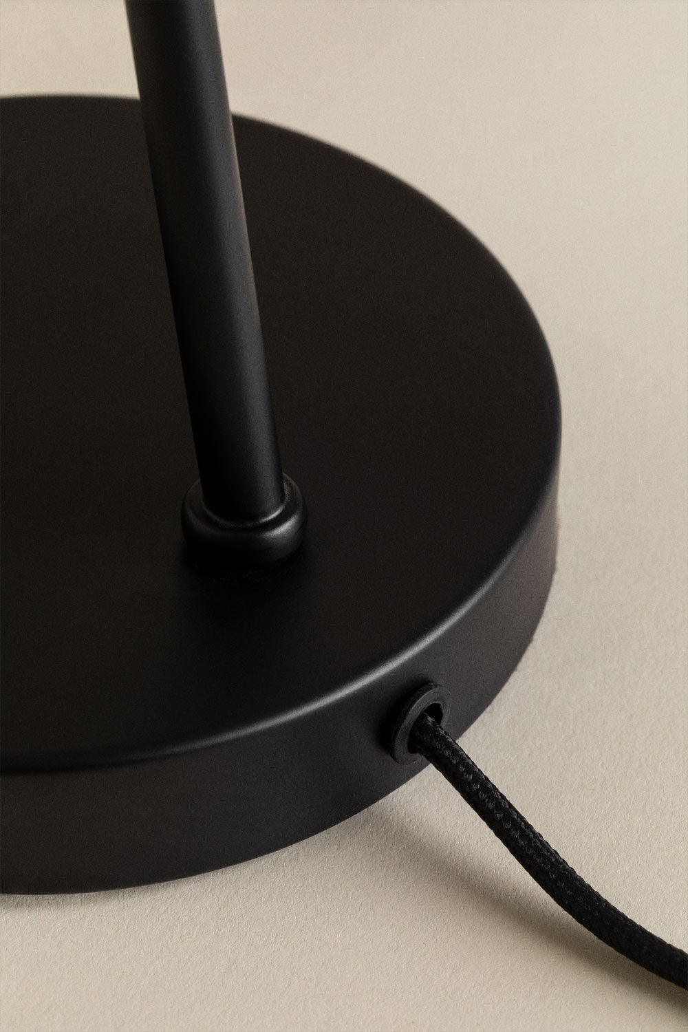 Lampe de table en métal Divone