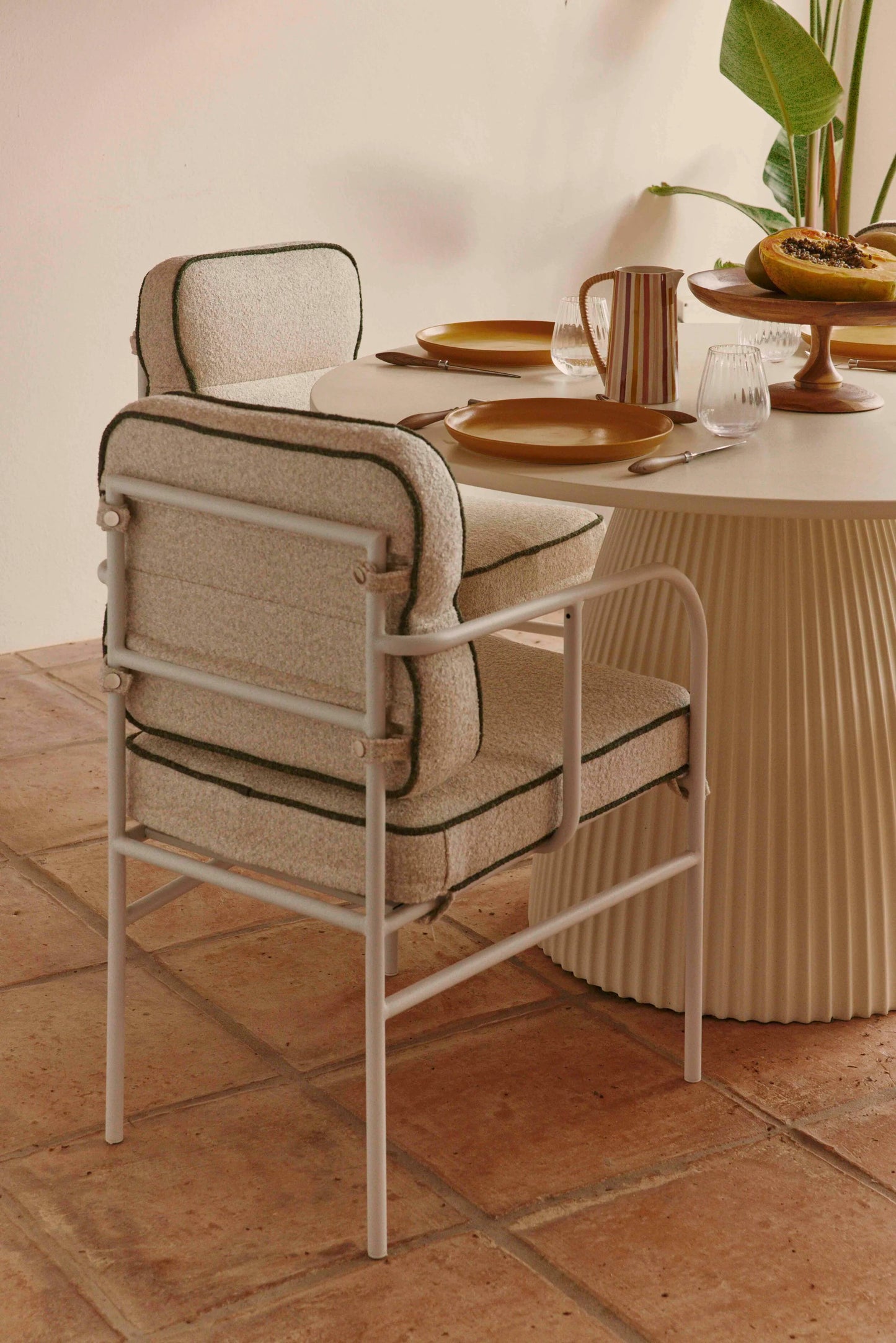 Chaise de jardin avec accoudoirs, vert sauge & métal blanc, Maddalena