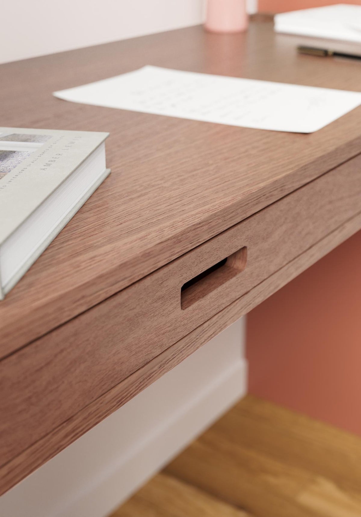 Disponible en 3 bois & 6 dimensions · Plateau Secretary Noyer naturel