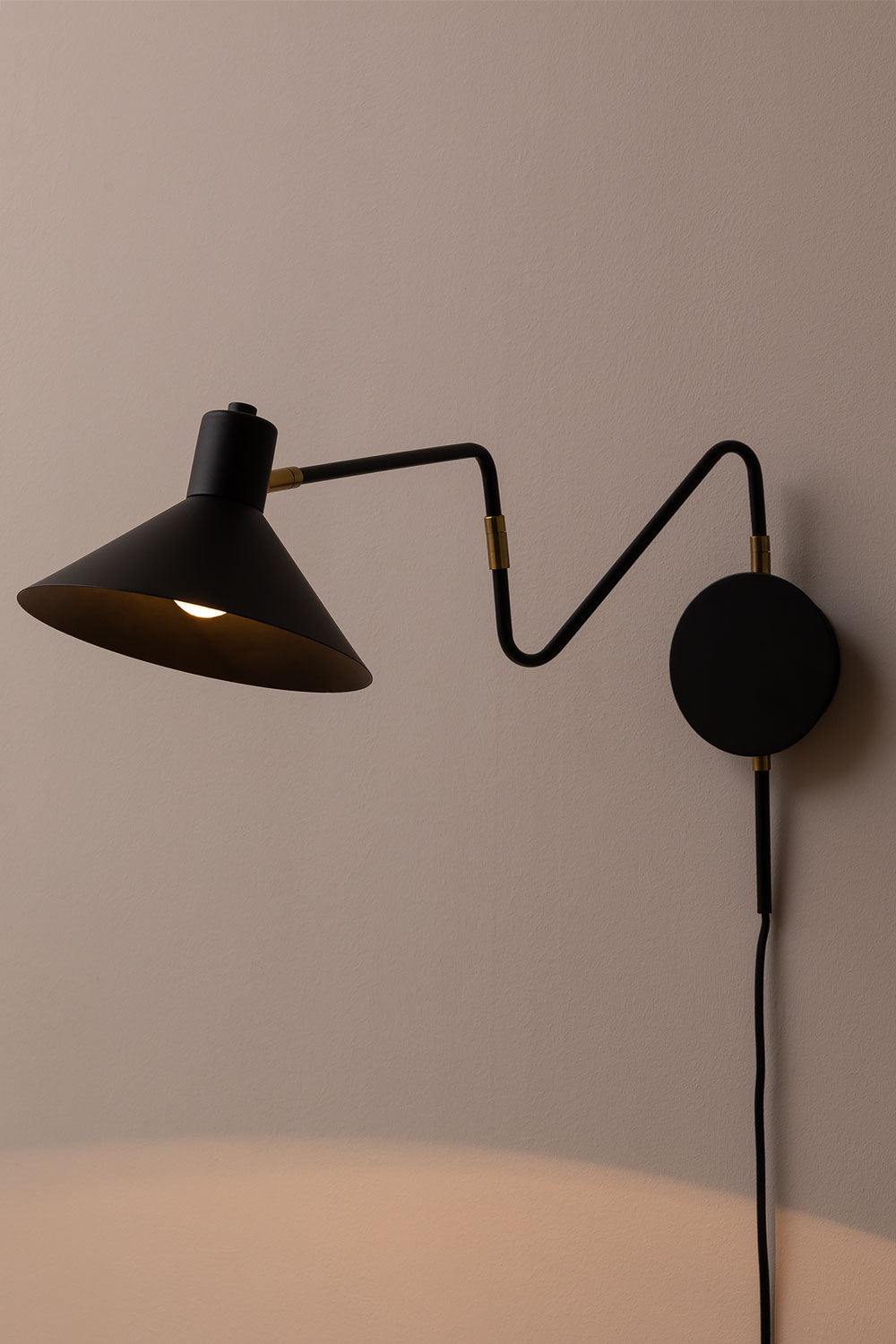 Lampe murale orientable en fer Lizz