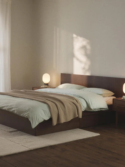Lit en bois avec rangement et tête de lit Sato