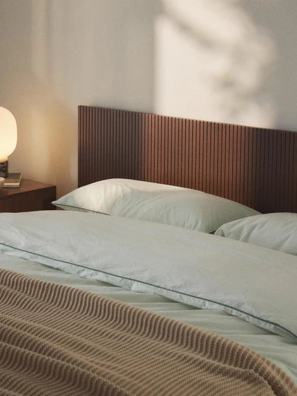 Lit en bois avec rangement et tête de lit Sato