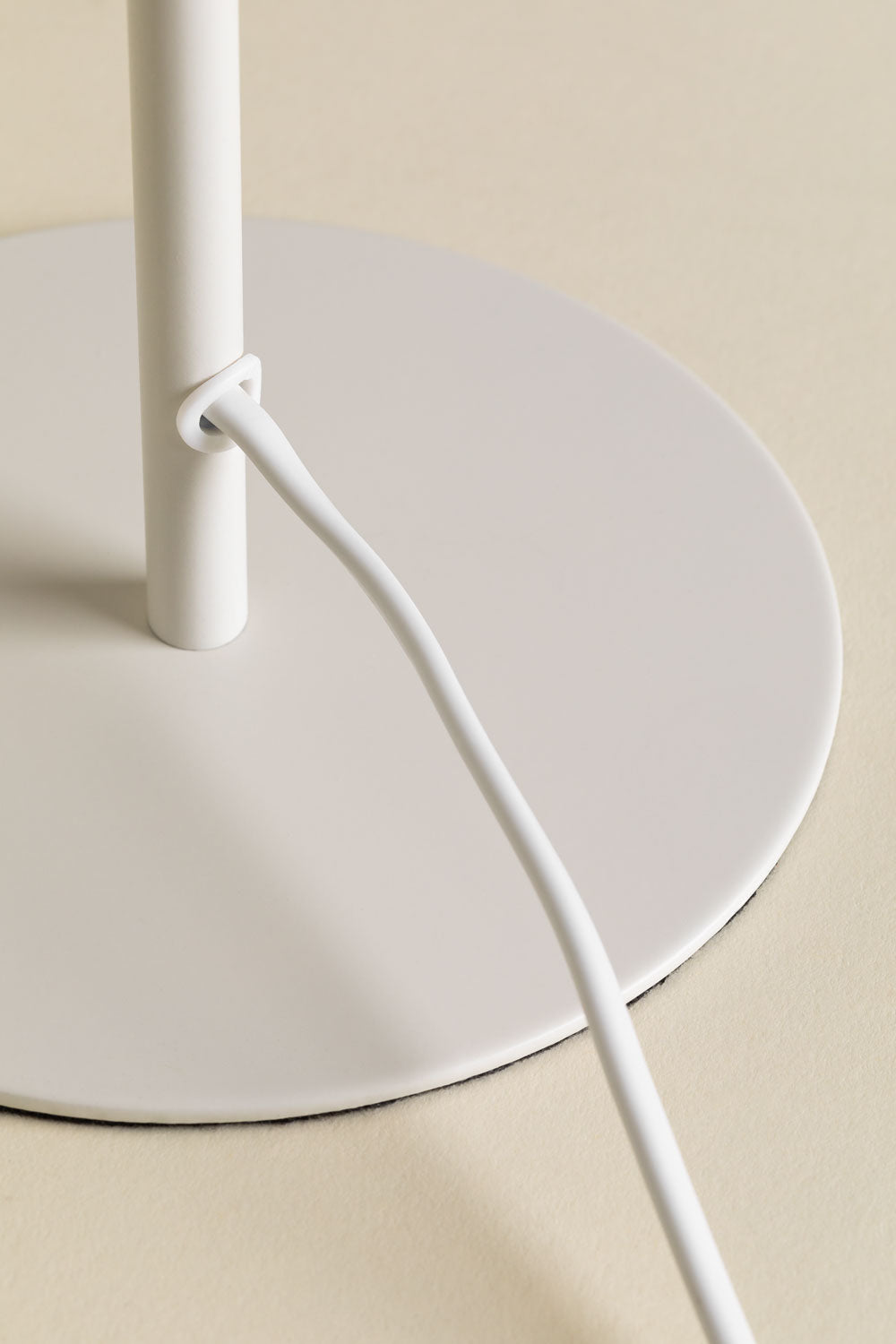 Lampe de table en fer Alnair