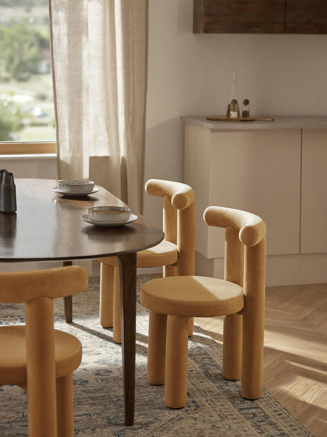 Chaise rembourrée en velours Calan
