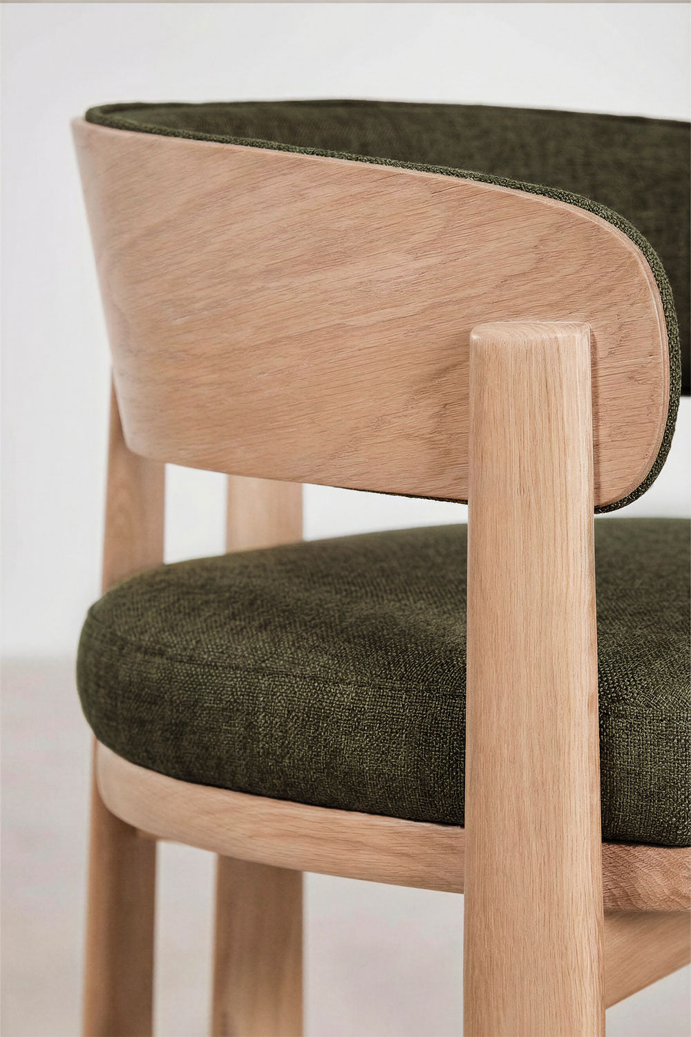 Chaise de salle à manger avec accoudoirs, tapissée et en bois de chêne Olea Signature