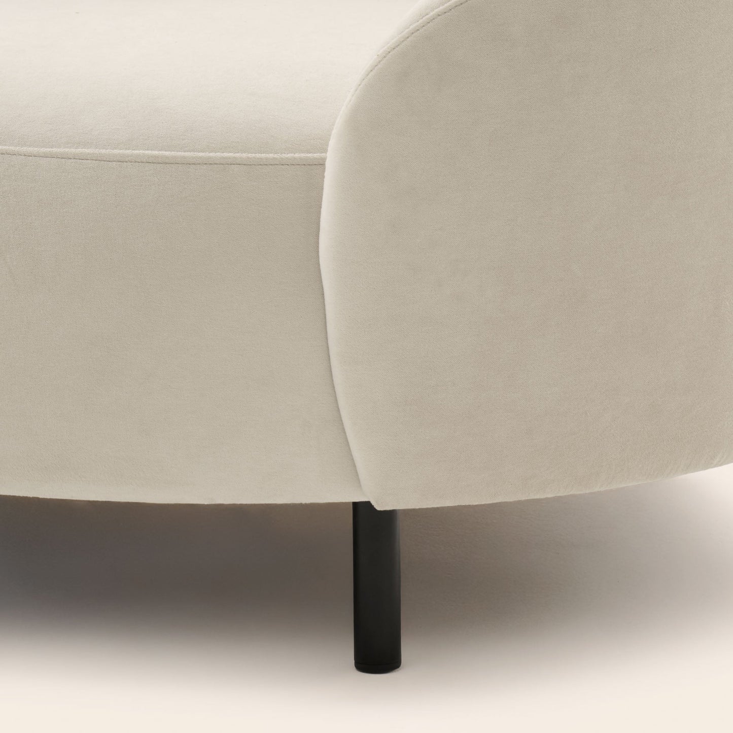 Fauteuil JULIKA velours sable doux