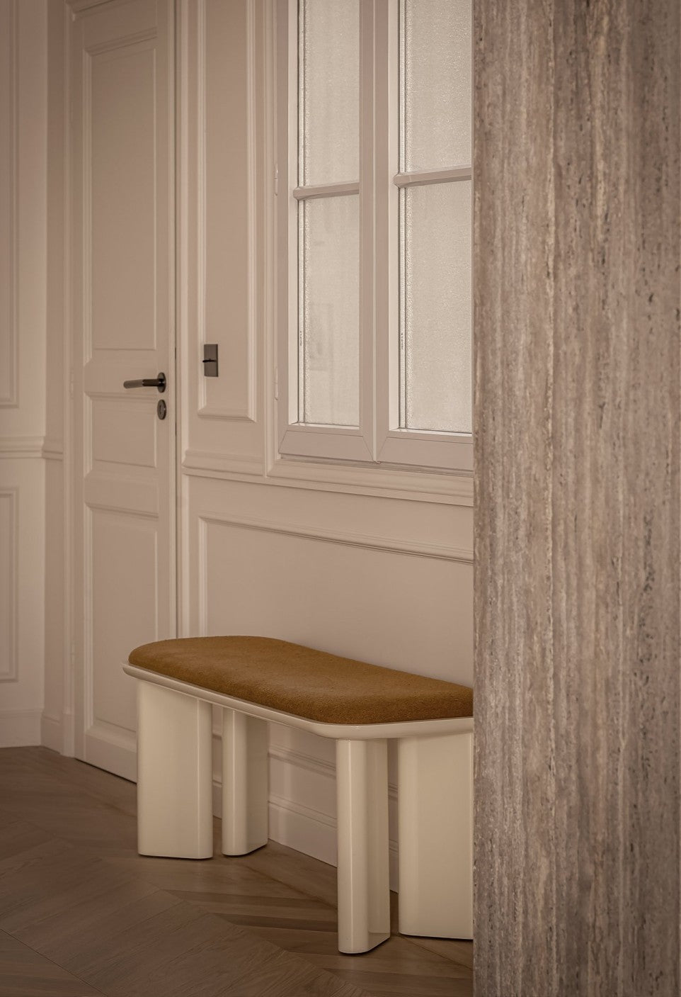 Banc en bois laqué, Lazare