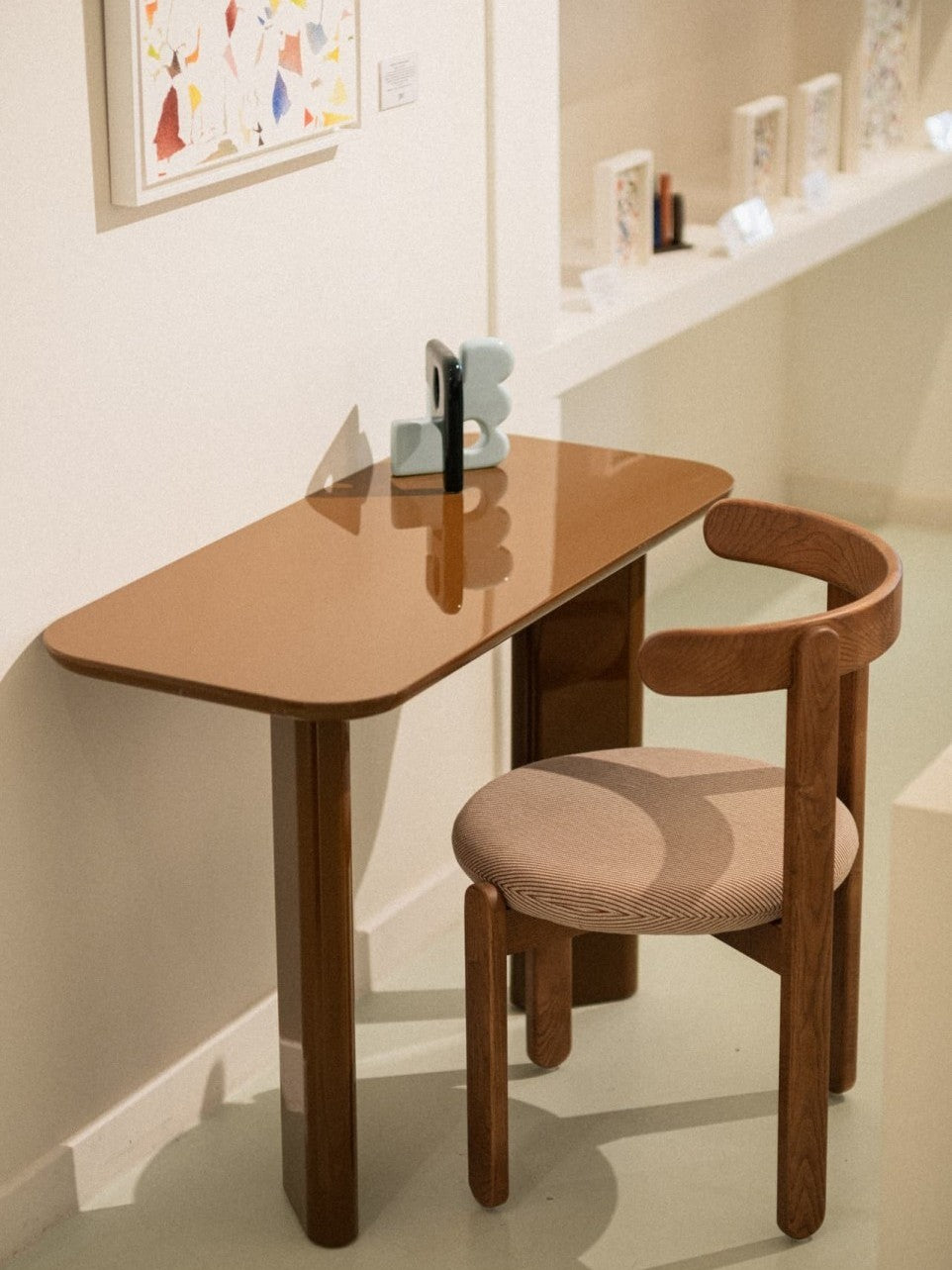 Bureau en bois laqué caramel, Gaspard