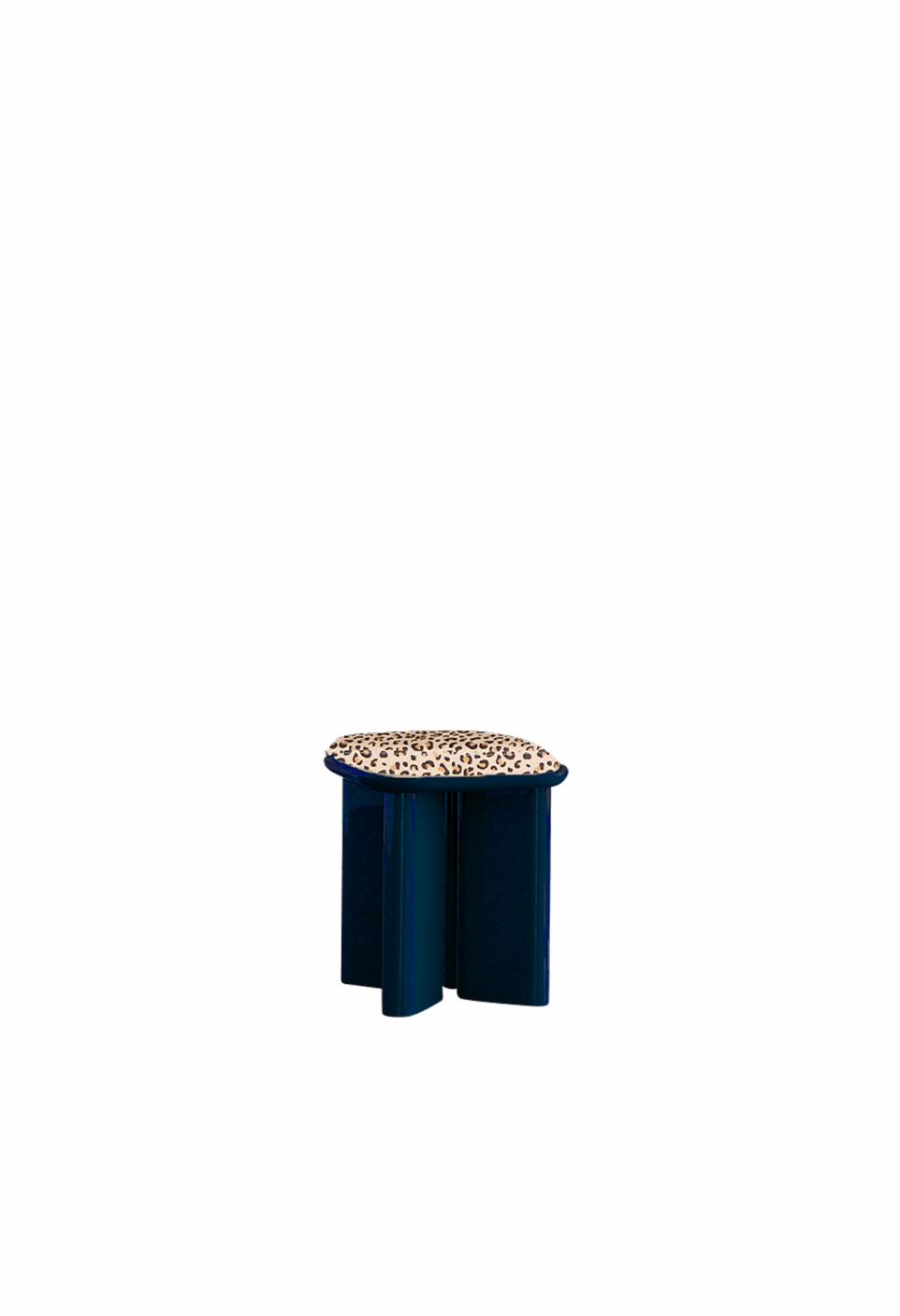 Pouf en bois laqué et tissu bouclette, Lazare