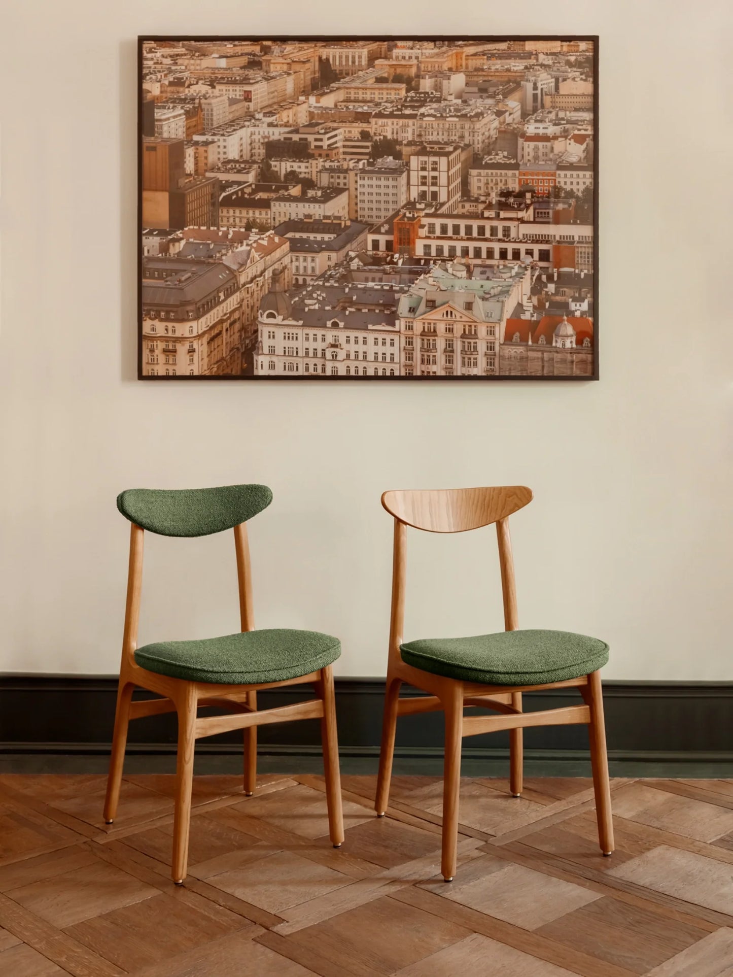 200-190 Chair in Boucle Bottle Green