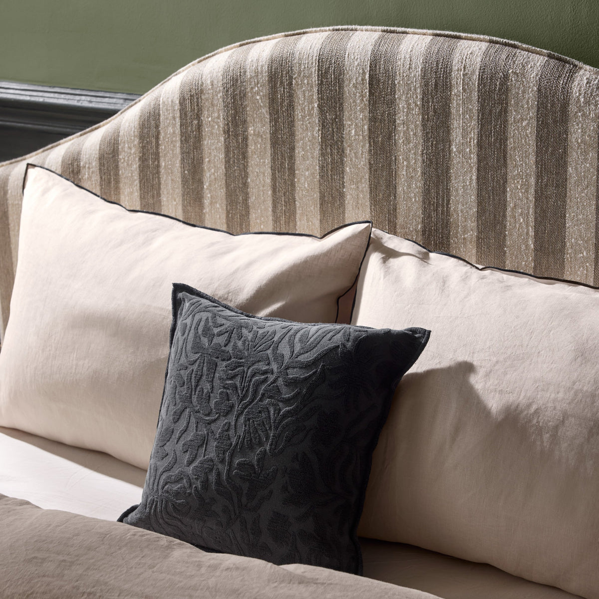 Housse de coussin CORINNA gris anthracite