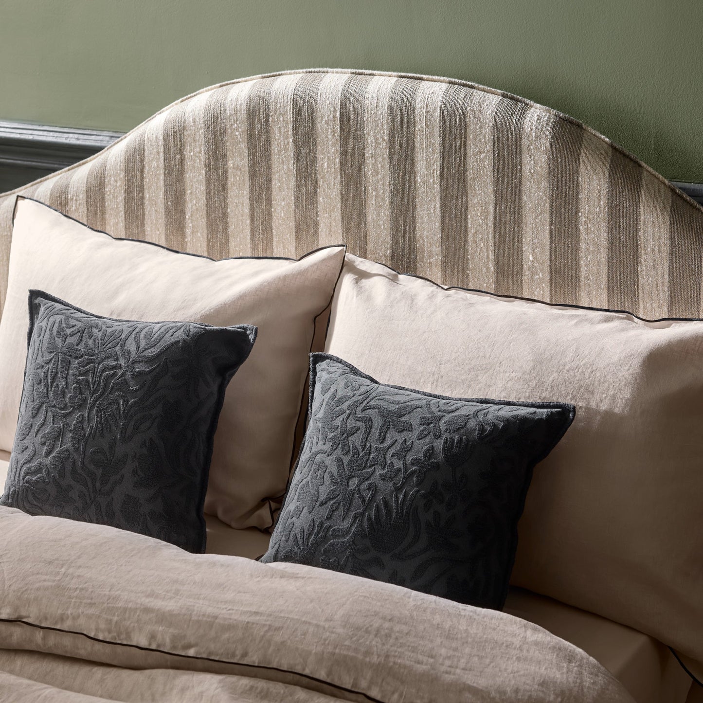 Housse de coussin CORINNA gris anthracite