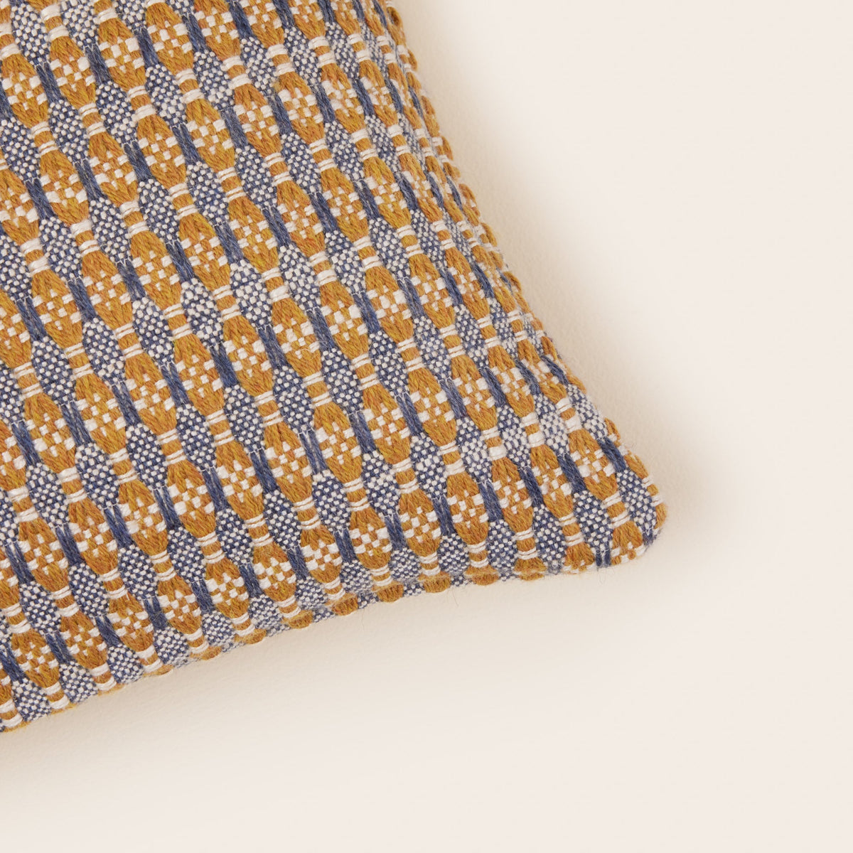 Housse de coussin EIRIK ocre et orage | mobile_slider
