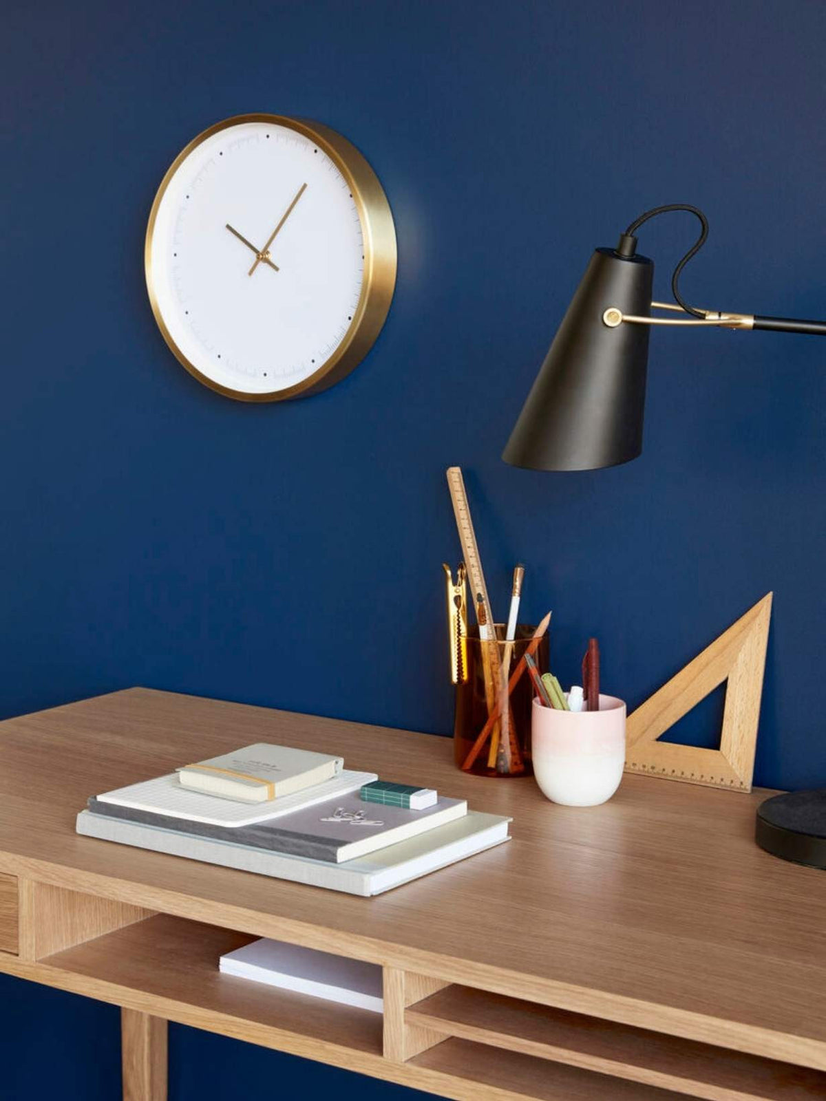 Horloge blanche en laiton, Asta